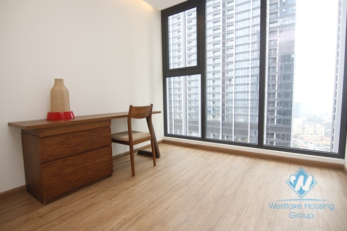 Four bedroom apartment for rent in Vinhome Metropolis, Ha Noi